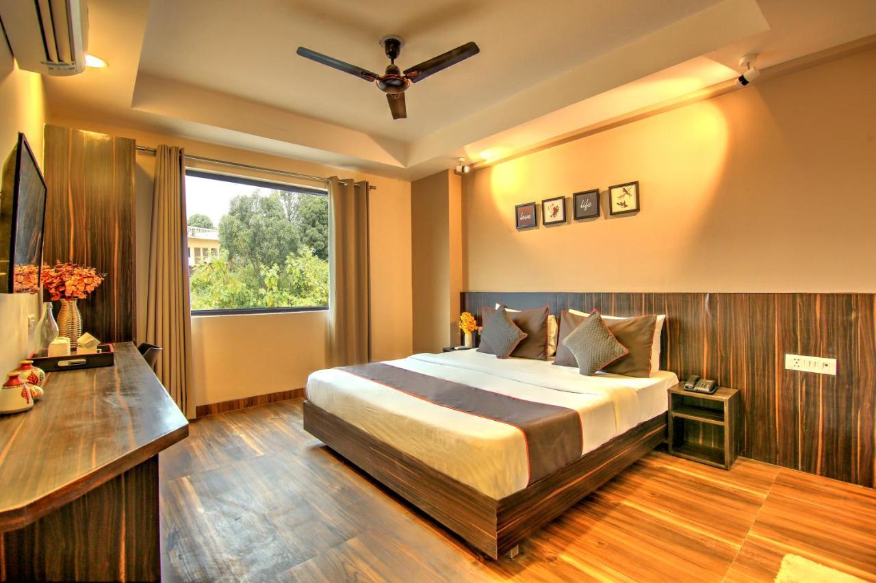 Artisan Rooms Нью-Дели Экстерьер фото